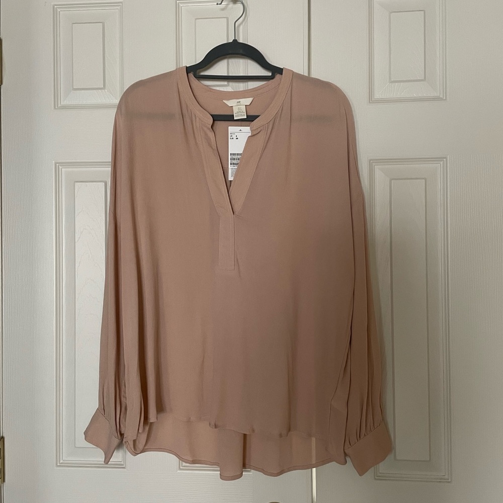NWT H&M V-neck Blouse Dusty Pink- Size 6
